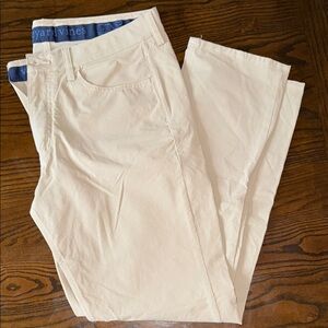 Vineyard Vines Khaki Chinos for Effortless Style